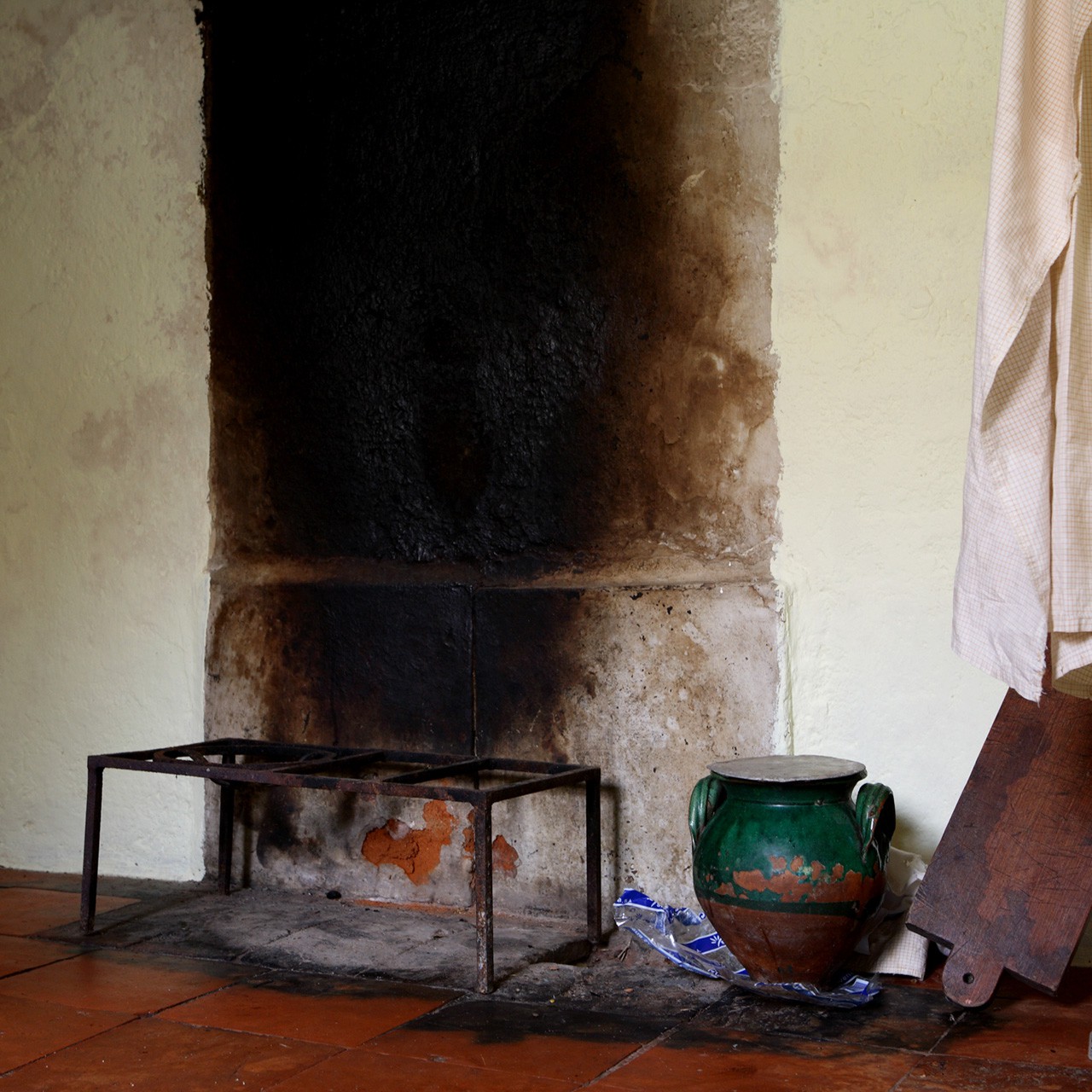 Ein portugiesisches Dorf, Stillleben Feuerstelle