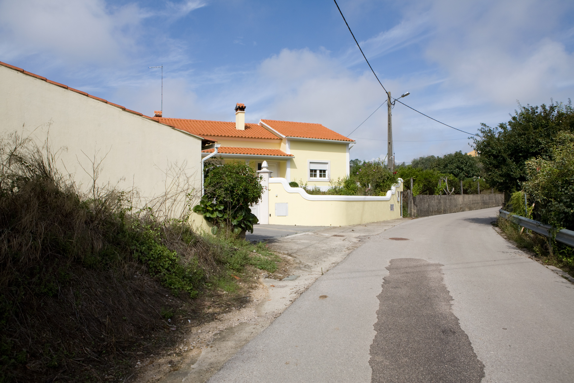 Ein portugiesisches Dorf, Dorfstrasse